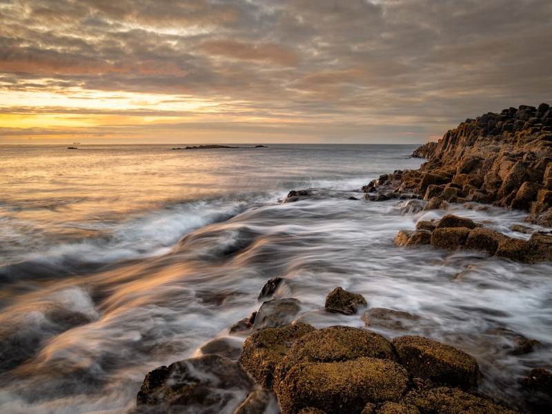 A picture of the sea lapping onto rocks