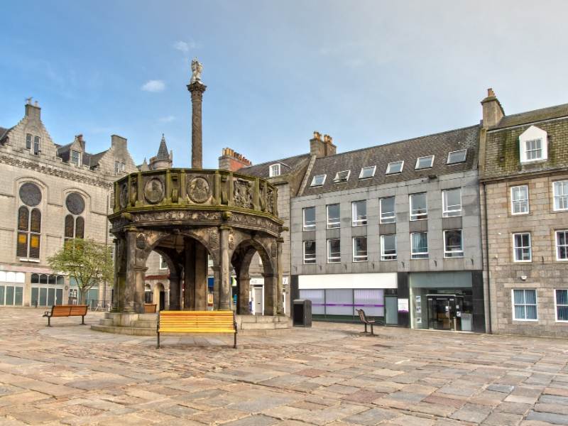 A stone monument in a marketplace