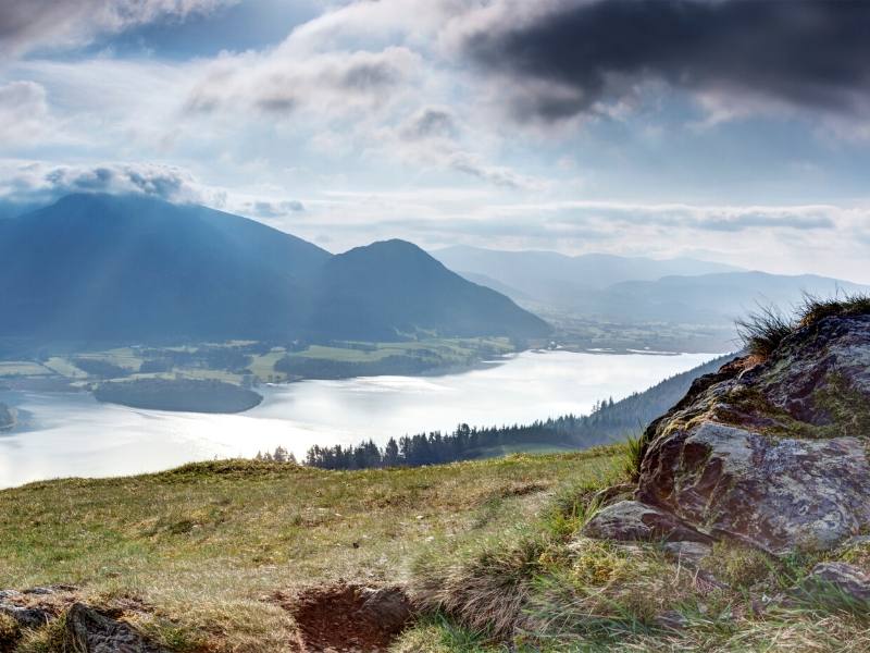 A view over a lake with clouds in the backgrounf