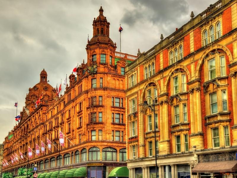 a picture showing Harrods department store located near some of the best London hotels in south Kensington and Knightsbridge.