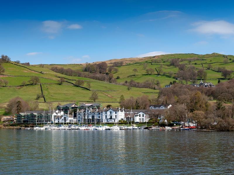 A view of Windermere with houses and boats on the edge of the Lake