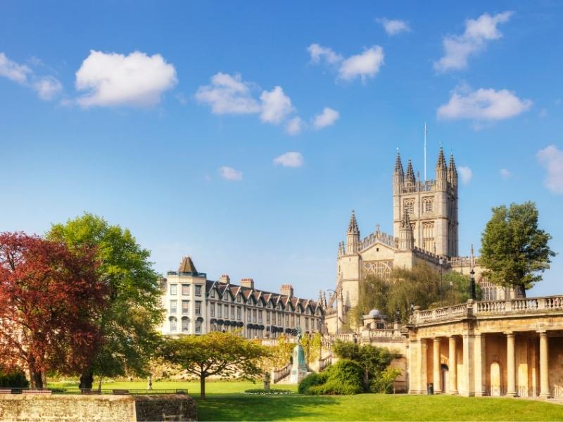 A picture of Bath Abbey which can be visited from all of the best places to stay in Bath.