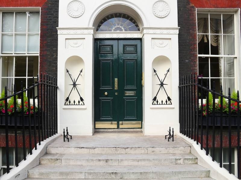 Georgian front door often seen on hotels in Bloomsbury