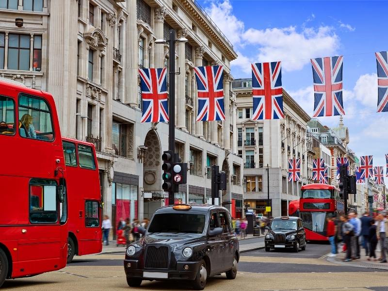 Oxford Street in London is within walking distance of hotels in Mayfair