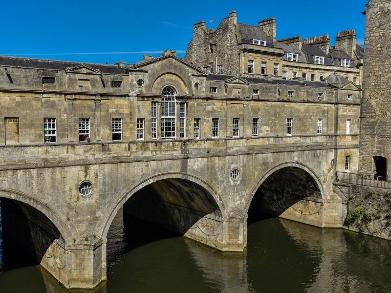 Pulteney Bridge in Bath os one of the most popular places to visit in Bath England