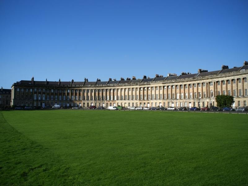 Viewing the Royal Crescent in Bath is one of the best things to do in Bath England