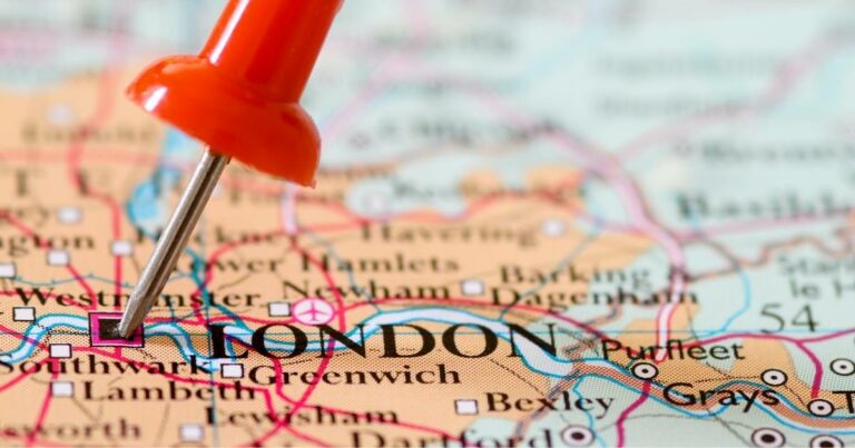 Best Walking Tours of London [Themed and sightseeing options]