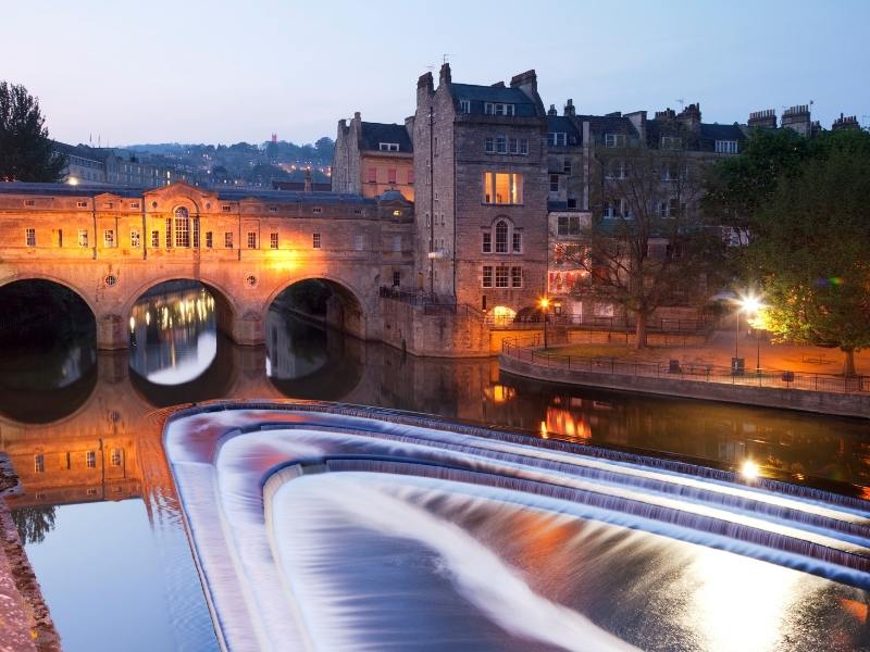 Poultney Bridge in Bath England at night