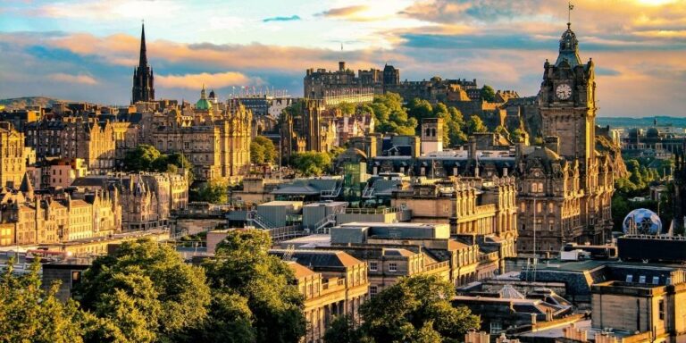 Edinburgh Travel Guide (including essential tips, itinerary & map)