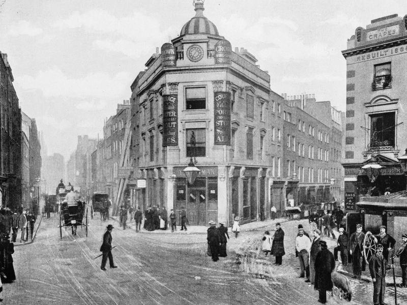 Antique photo of the Seven Dials junction in London.