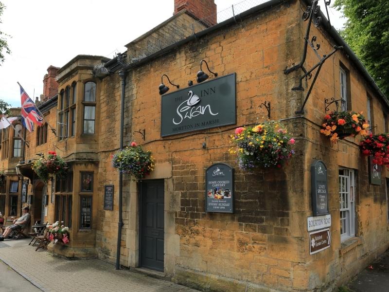 The Swan pub in Moreton in Marsh is a great pub to visit if you are travelling from London to the Cotswolds by train.