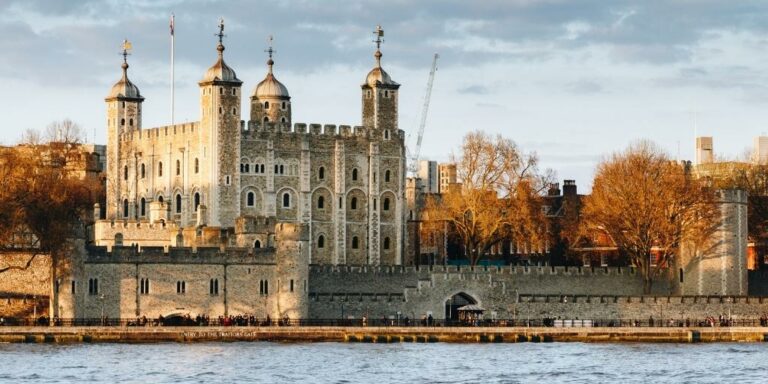 Visiting the Tower of London (FAQs + best tickets & tours)