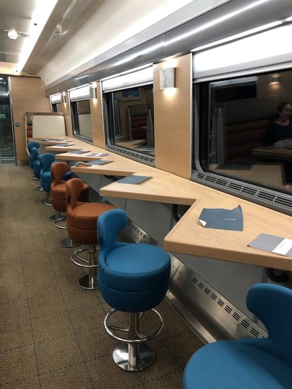 Guide to the Caledonian Sleeper - the lounge car