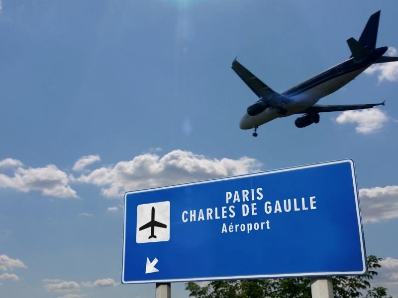 Plane landing at Charles de Gaulle airport.
