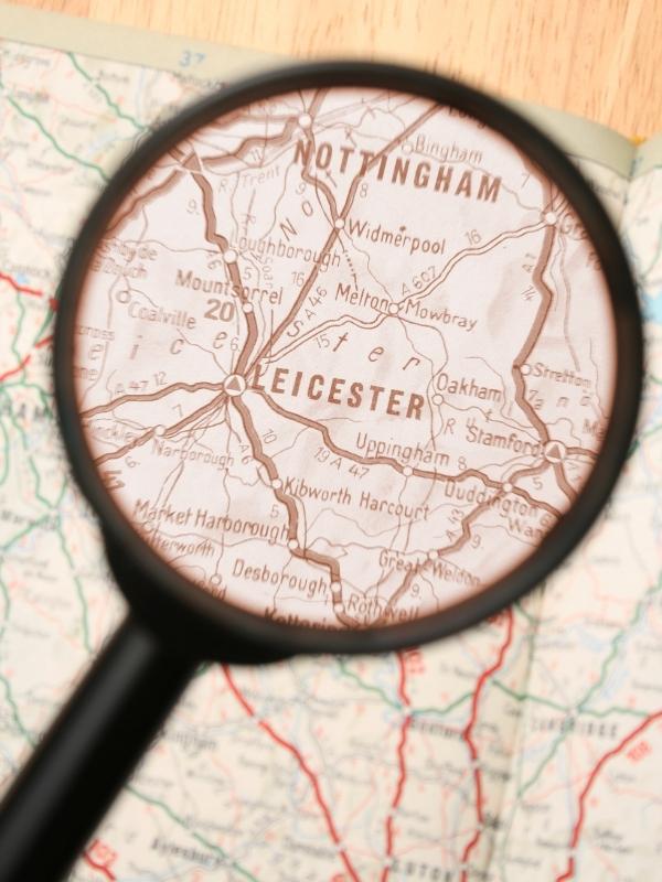 Map showing Leicester under a magnifying glass.