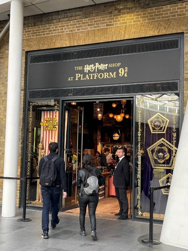 Harry Potter shop in Londons Kings Cross 1