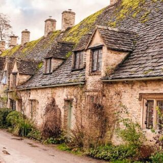 Episode 27 - Delving into the Cotswolds with Victoria of Cotswold Teacup Tours