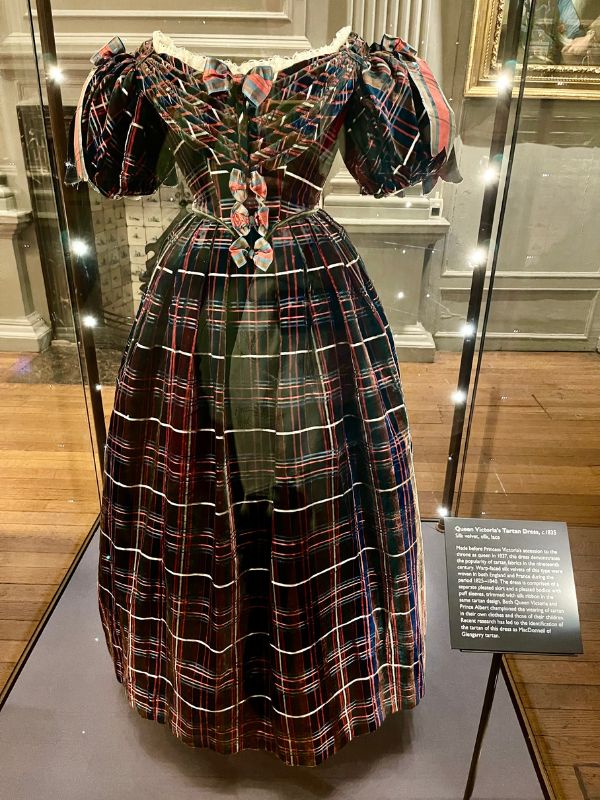 Queen Victorias dress