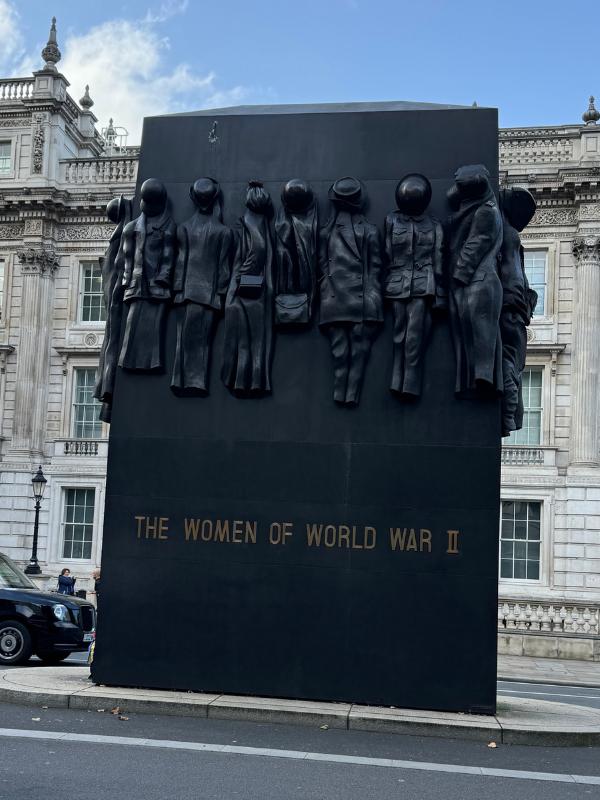 Memorial to women of WW2