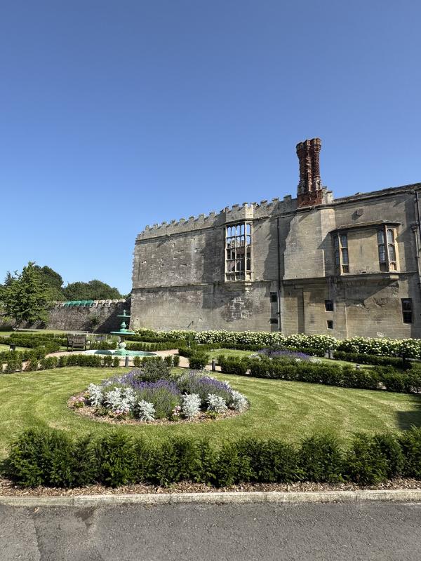 thornbury castle formal gardens
