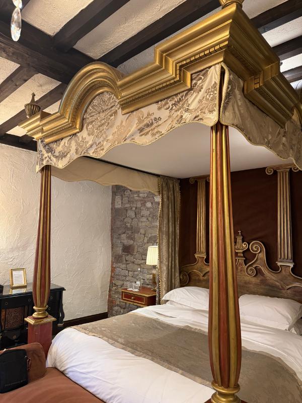 thornbury castle four poster bed 2