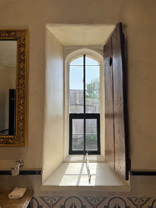 thornbury castle stone mullion window