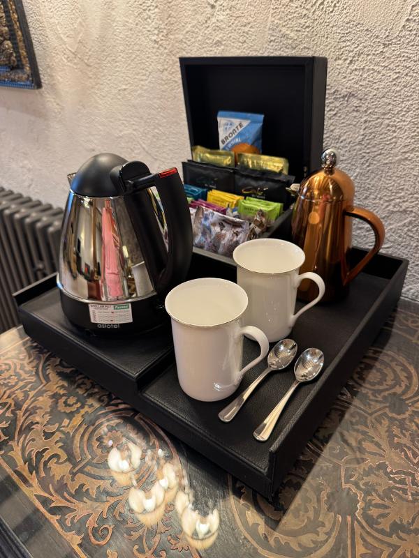 thornbury castle tea and coffee tray