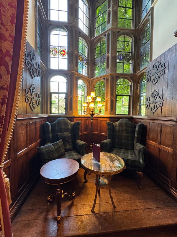 thornbury castle window seat lounge