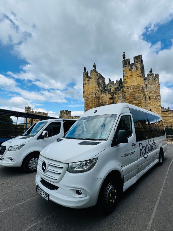 Rabbies Coach at Alnwick Castle
