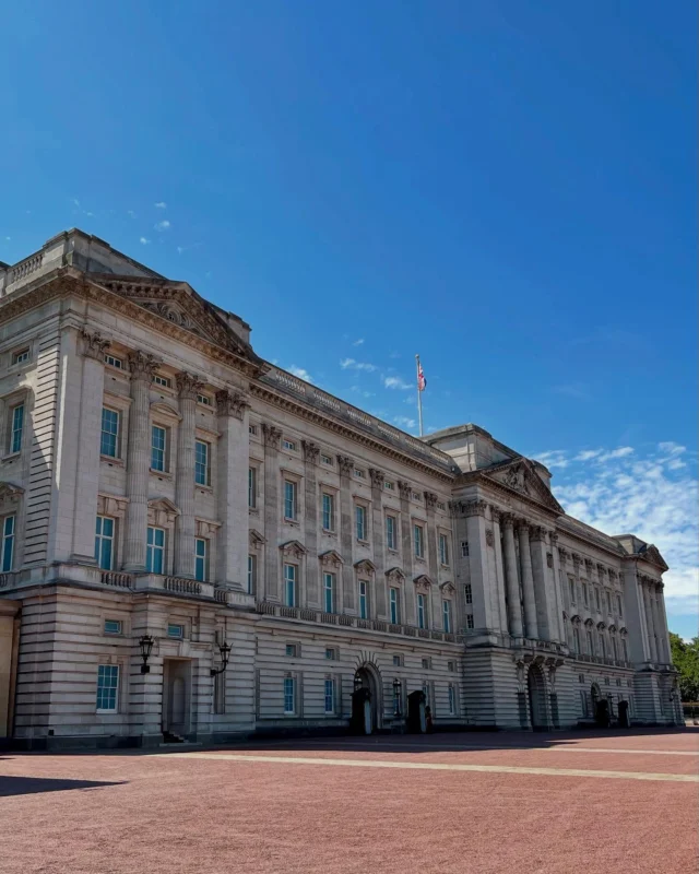 ✨ Visiting Buckingham Palace✨ 

Dreaming of stepping inside one of the most iconic royal residences in the world? From the opulent State Rooms to the stunning Changing of the Guard, a visit to Buckingham Palace is a must for any London itinerary! 

🏰 Tour the lavish State Rooms (open in summer!) 
🎺 Witness the Changing of the Guard– an unforgettable tradition 
🐴 Explore the Royal Mews to see the magnificent carriages 

Planning your visit? Get all the details in our guide! Click the link in bio for everything you need to know before you go. 🇬🇧✨ 

#buckinghampalace #london #outandaboutwithuktravelplanning #royallondon #visitlondon #uktravel #uktravelplanning #buckinghampalace🇬🇧 #uktravelblogger #london🇬🇧